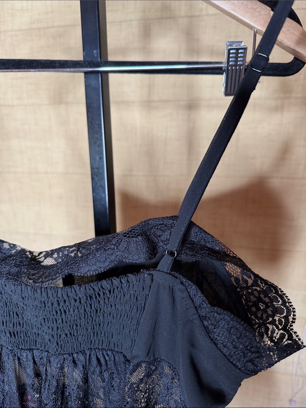 By Anthropologie Sheer Lace Ruffle Cami Top Black Size Medium - Picture 11 of 11